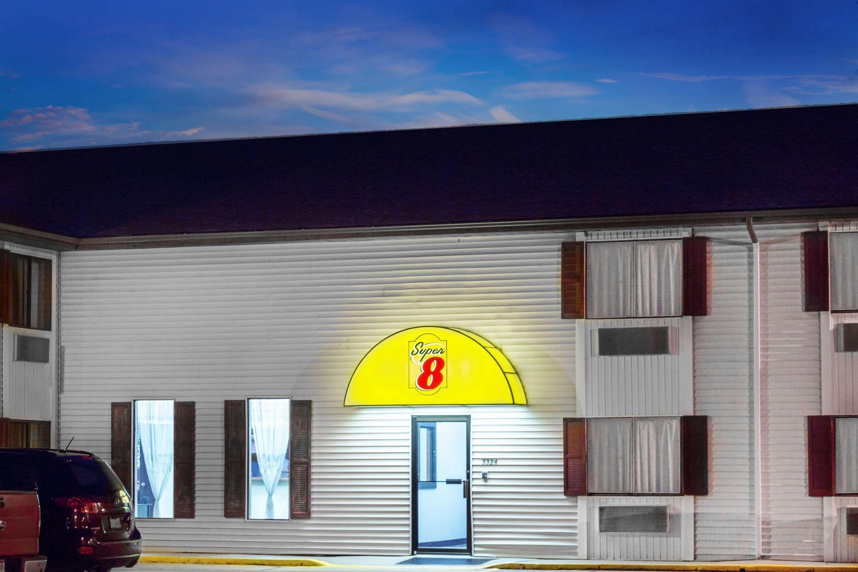 Super 8 By Wyndham Columbus Motell Exteriör bild